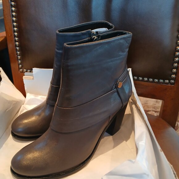 All leather new womens short boot. - Picture 2 of 9